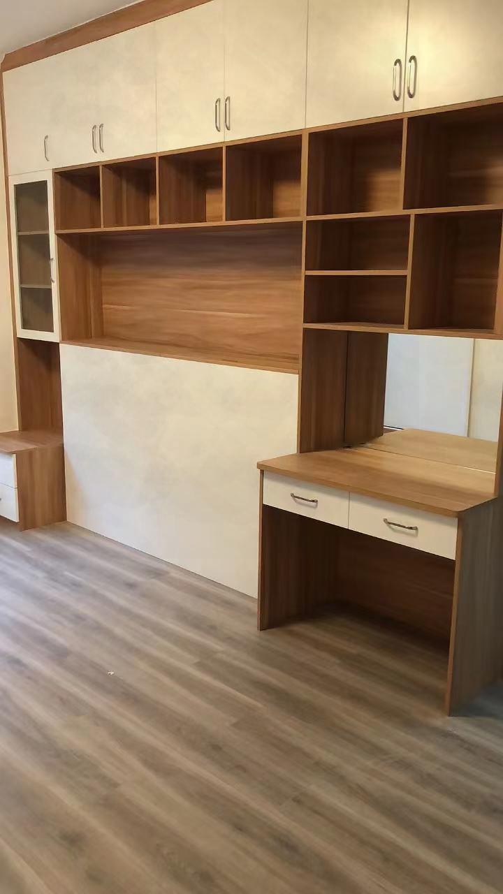 木匠打柜子木工板衣柜，展现现代居家风格