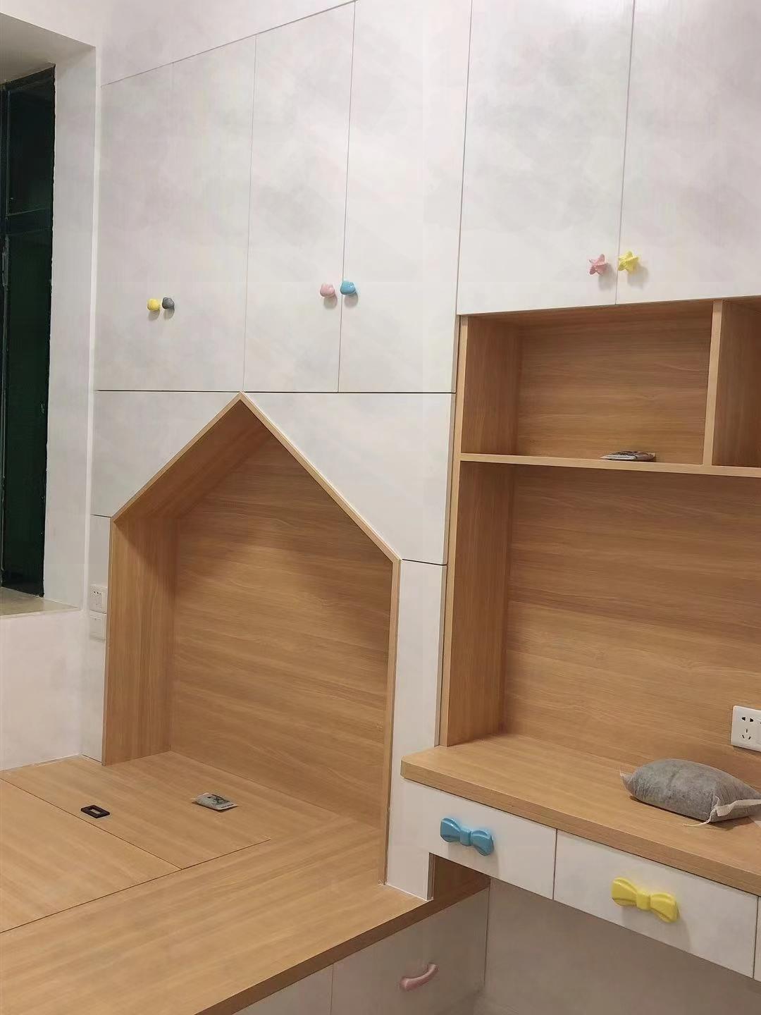 精装修卫生间木匠打柜子，尺寸完美贴合